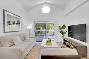 40-inch Smart TV with digital channels - Tucker at Sheridan Ocean Club Fort Lauderdale (Dania Beach)