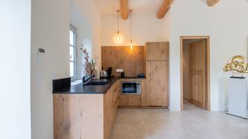 Micro-ondes, four, plaque de cuisson, lave-vaisselle