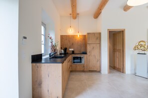 Micro-ondes, four, plaque de cuisson, lave-vaisselle