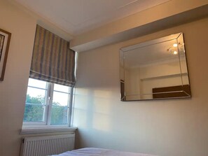 Apartamento, 2 camas Queen | 2 quartos, ferros/tábuas de passar roupa, Wi-Fi de cortesia
