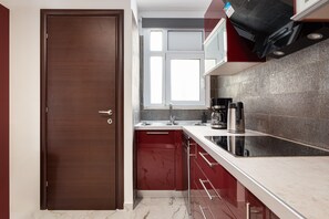 Apartamento familiar | Cocina privada | Frigorífico, microondas, horno y placa de cocina