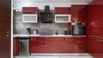 Family Apartment | Private kitchen | Fridge, microwave, oven, stovetop