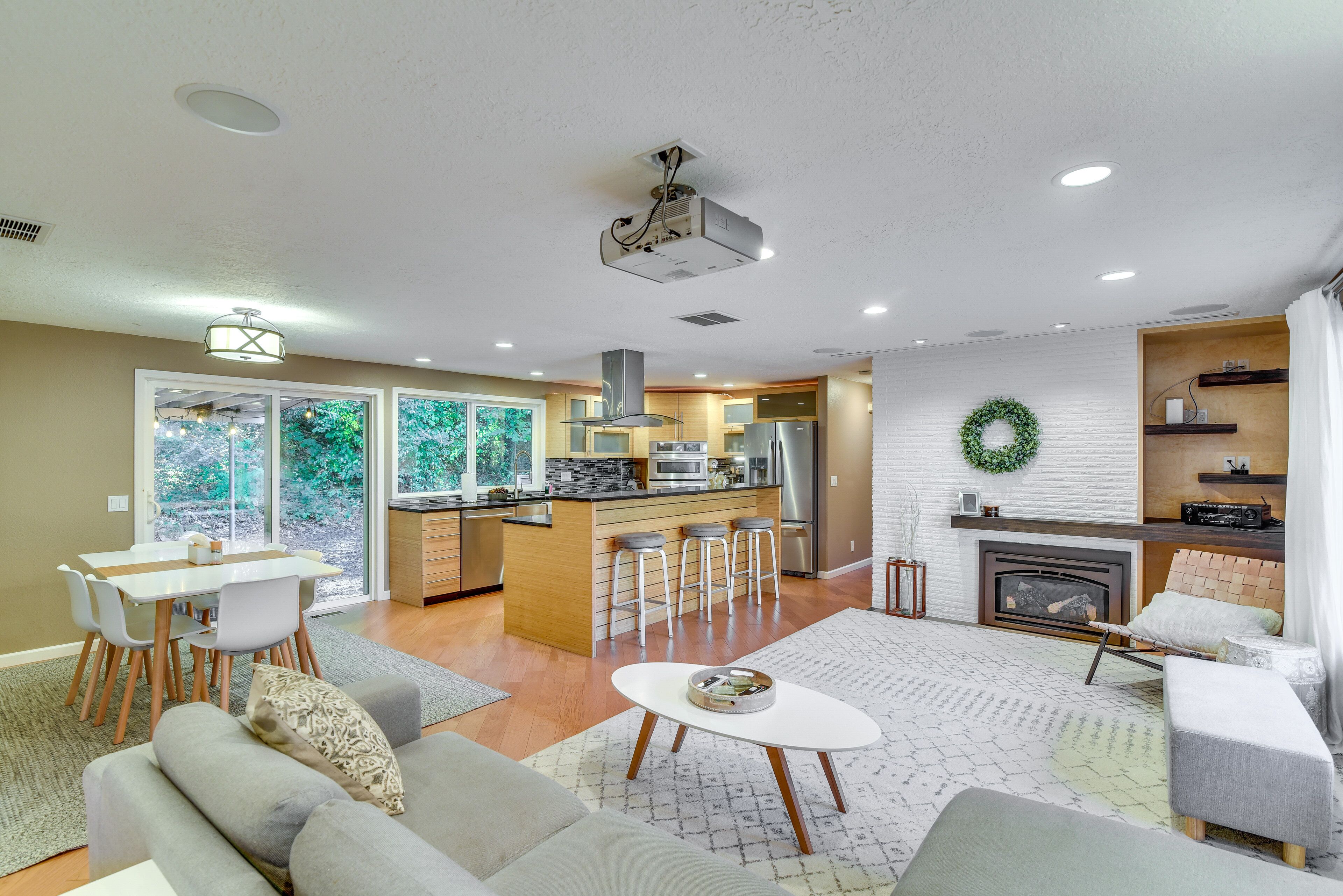 Lake Oswego Home w/ Covered Patio: Near Portland!