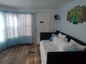 2 室のベッドルーム、アイロン / アイロン台、WiFi、ベッドシーツ