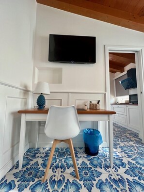 Family Quadruple Room | Free minibar, in-room safe, individually decorated - Tea Luxury (Praia a Mare)
