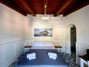 Deluxe Room, Balcony, City View | Free minibar, in-room safe, individually decorated - Tea Luxury (Praia a Mare)