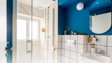 Familieleilighet (42) | Bad | Hårføner, håndklær, såpe og sjampo