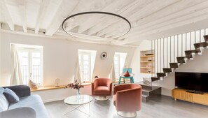 Appartement 53 | Living area | 30-inch Smart TV with digital channels - Beauquartier - Grands Boulevards (Paris)