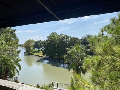 Spacious Split-Unit Home in Nassau Bay, Texas