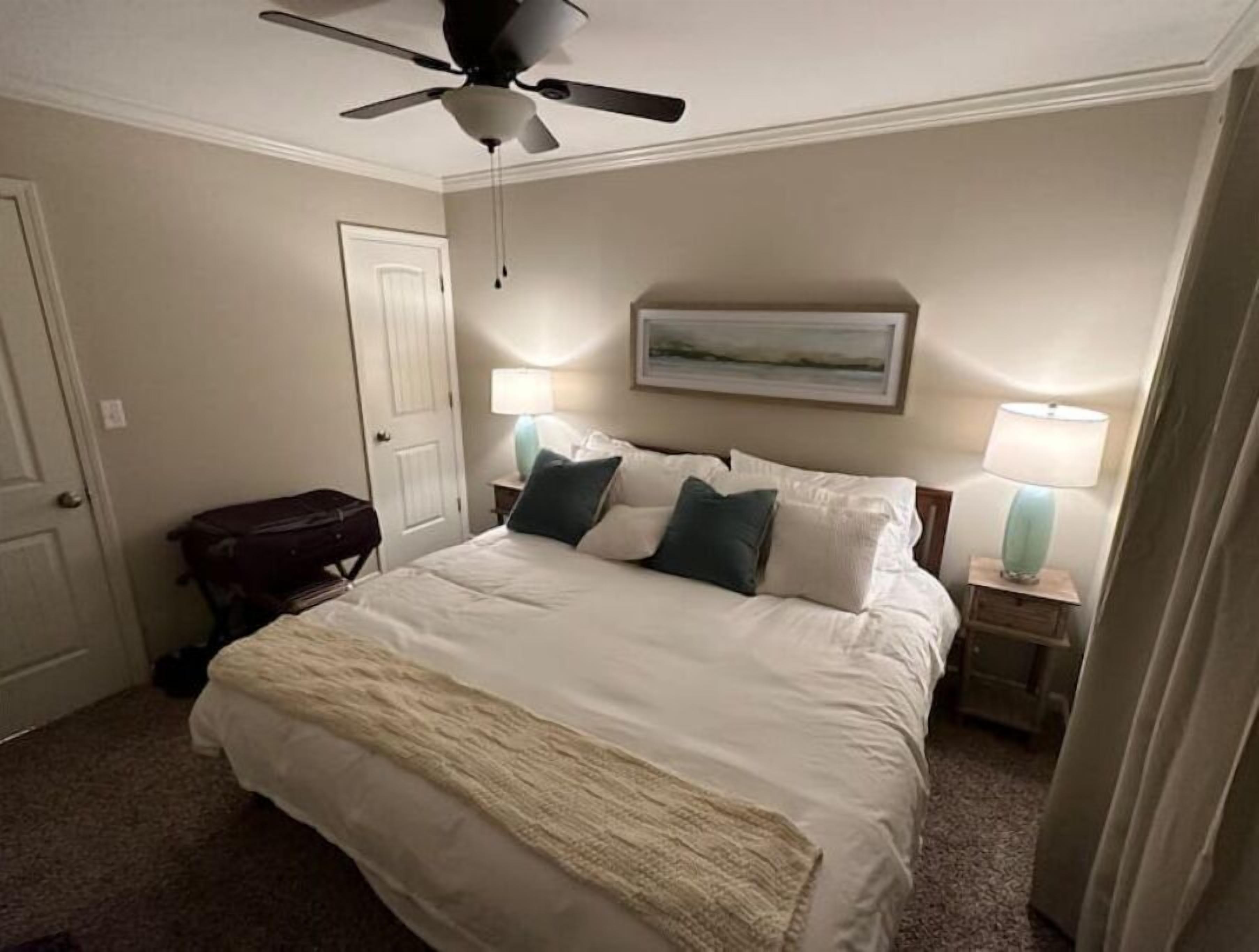 3 bedrooms, desk, iron/ironing board, travel crib