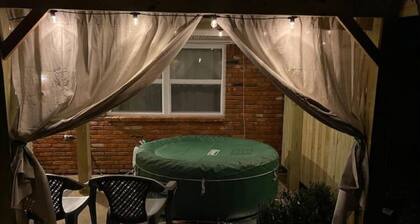 "The Big Cozy"- WiFi, Hot tub, Grill, Sleeps 8