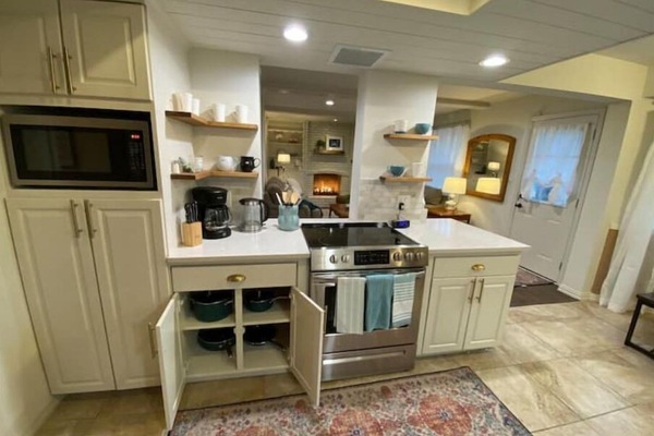 Refrigerador, microondas, horno, placa de cocina