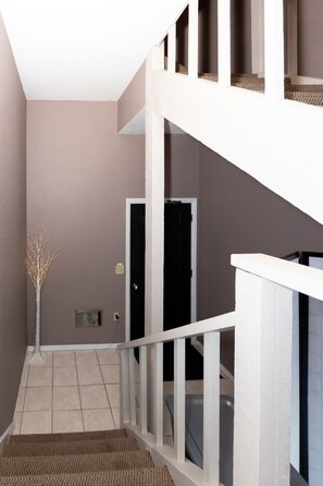 المنشأة من الداخل