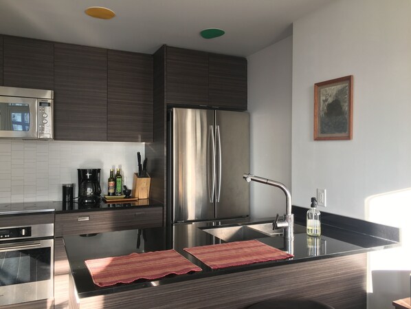 Fridge, microwave, oven, stovetop - Beautiful Apartment near 17th Avenue (Calgary)