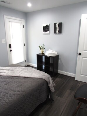 2 habitaciones, tabla de planchar con plancha, wifi y ropa de cama