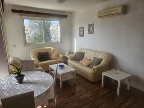 Apartment | Living area - Stunning 1-bed Apartment in Aglantzia (Aglantzia)