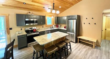 Cozy Cabin in S Bartlett Near North Conway