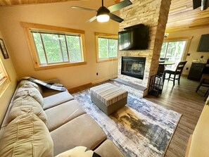 Smart TV, fireplace - Cozy Cabin in S Bartlett Near North Conway (Bartlett)