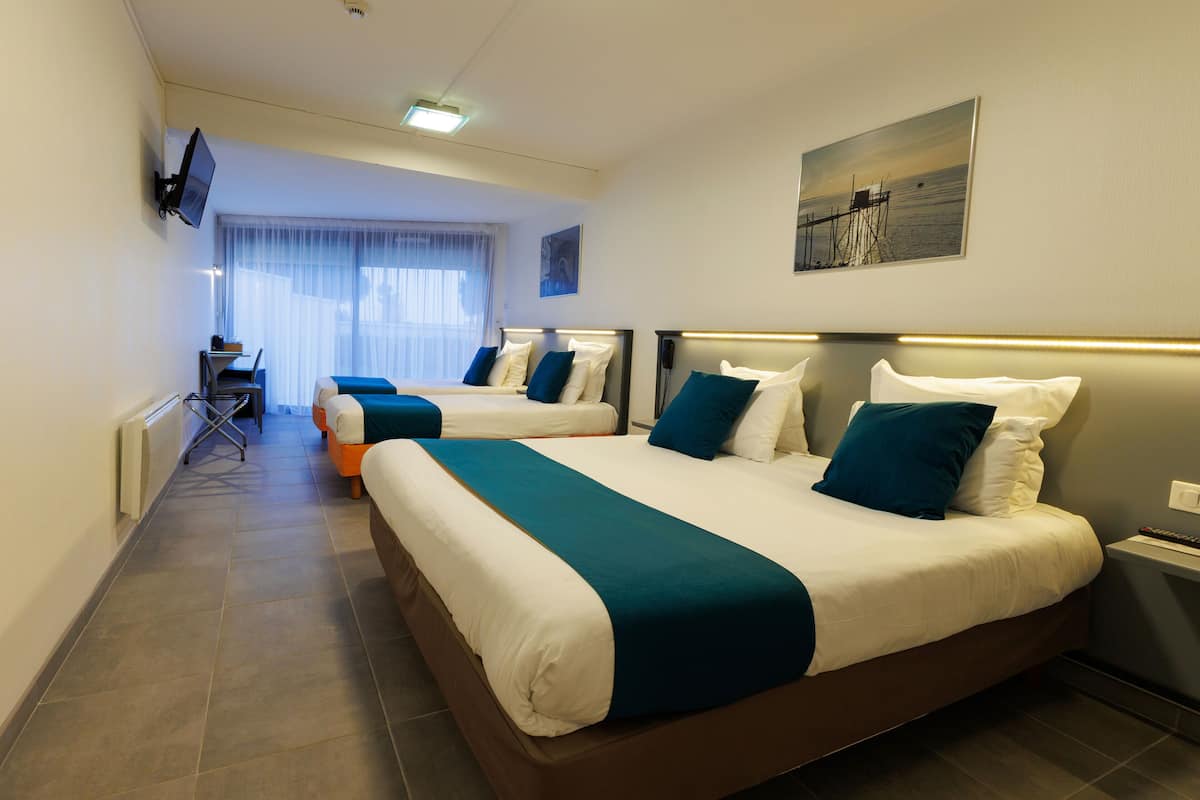 Room | 1 bedroom, desk, iron/ironing board, free WiFi
