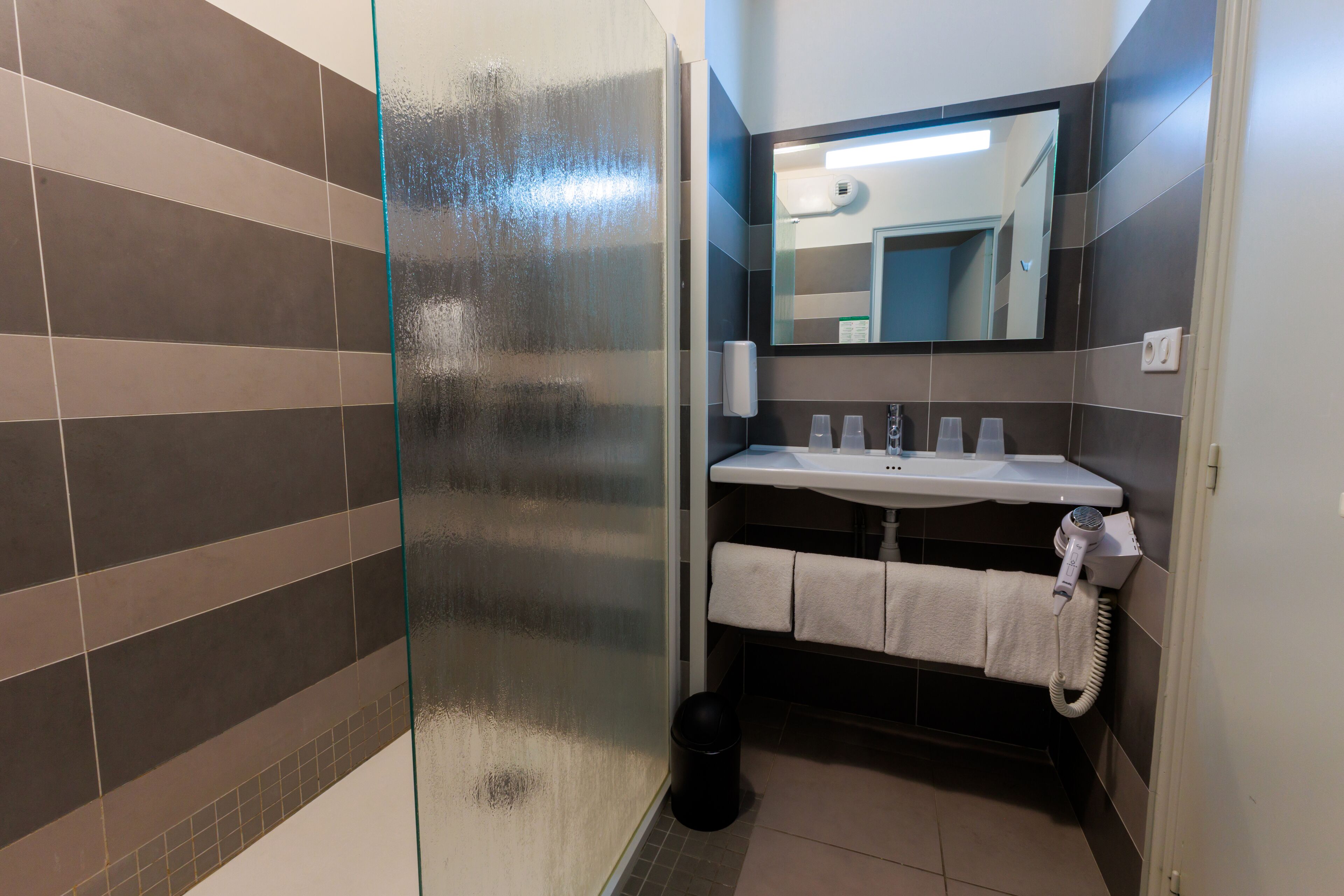 Foto - Logis Hôtel Le Rochelois