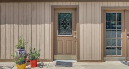 country living in a city. very close to DFW airport. in the heart of town