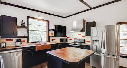 country living in a city. very close to DFW airport. in the heart of town