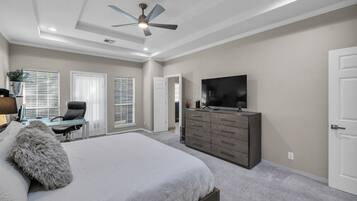 3 bedrooms, desk, iron/ironing board, free WiFi