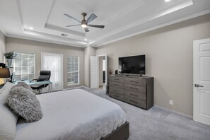 3 bedrooms, desk, iron/ironing board, free WiFi