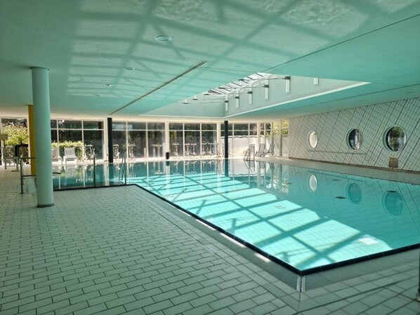Exercise/lap pool