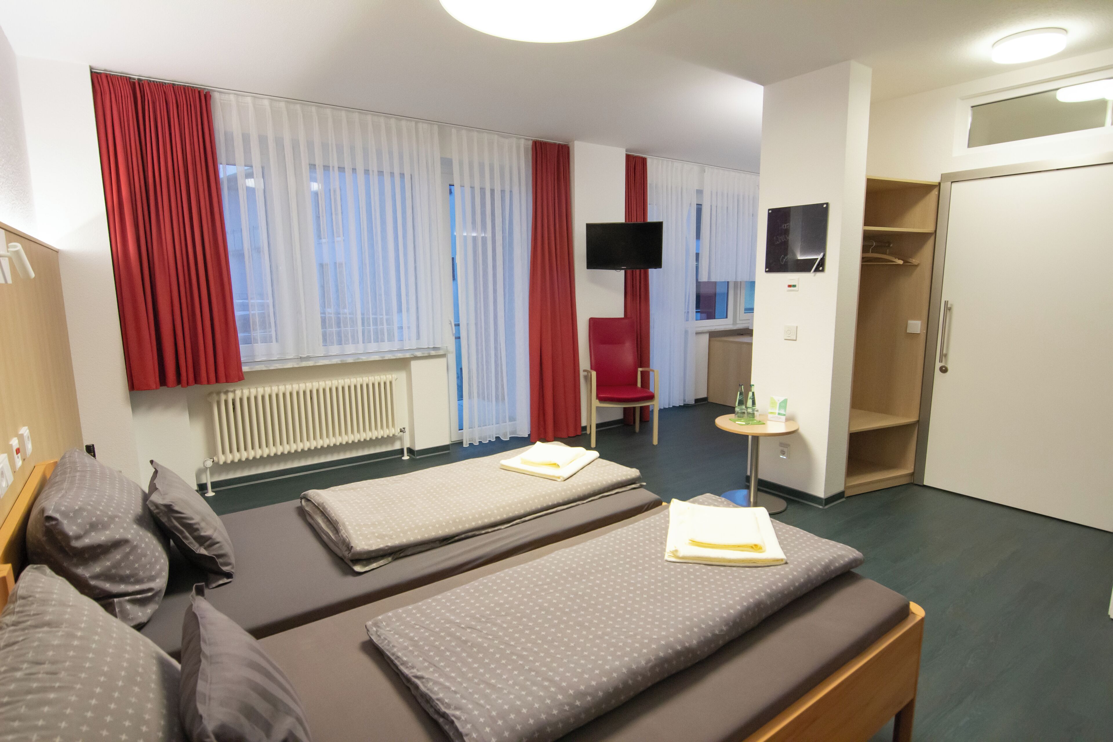 Comfort Room, 2 Single Beds, Mobility Accessible, Allergy Friendly | Living area