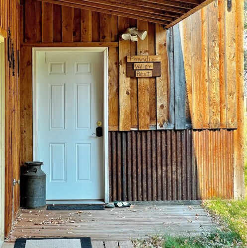 Cozy loft with king bed central to Paradise Valley, MT!