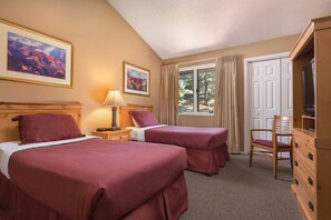 A hotel room with two beds, a desk, a chair, a dresser, and a window with curtains. - 2Bed/2Bath Deluxe Suite in Flagstaff! Complete w/Golf, Pools, and More! (Flagstaff)