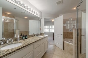 Hair dryer, towels, soap, shampoo - The Perfect Beach Getaway! (New Smyrna Beach)