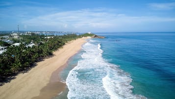 Beach nearby, sun-loungers, beach towels