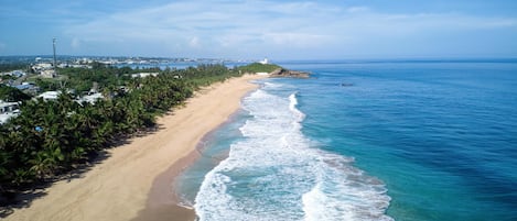 Beach nearby, sun-loungers, beach towels