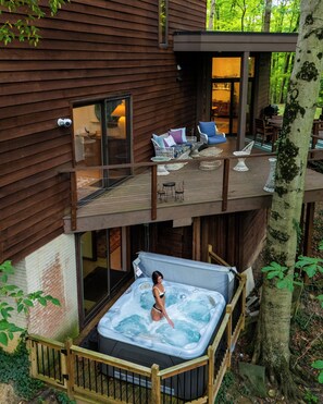 Terrace/patio - ParkerReserve l Mid-Century l Luxury & Nature l Wild Swimming l Hot Tub l Trails (Gahanna)