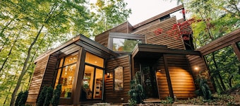 Columbus l 6 Acres with Luxury l Nature Play | Chef’s Kitchen
