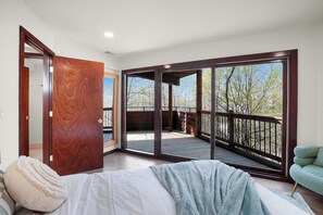 5 bedrooms, iron/ironing board, free WiFi, bed sheets