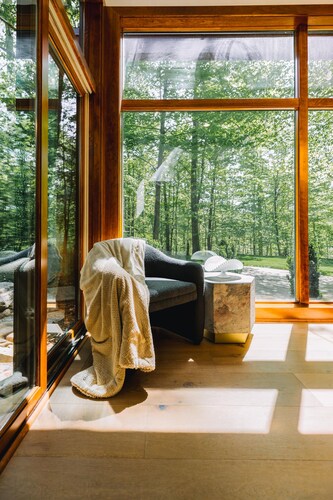 Columbus l 6 Acres with Luxury l Nature Play | Chef’s Kitchen