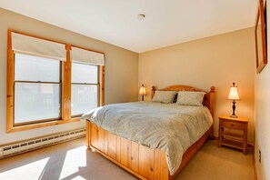 2 chambres, bureau, accès Internet, draps fournis