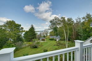Property grounds - Beachfront Brooklin Studio with Private Balcony! (Brooklin)