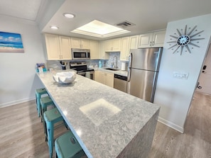 Private kitchen - ✨Oceanfront🌊 Breathtaking View🏖️ Central Location📍 Pool🏊‍♂️ Modern Elegance✨ (Stuart)