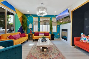 Smart-TV, Kamin, Tischfußball