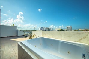 Bain à remous extérieur