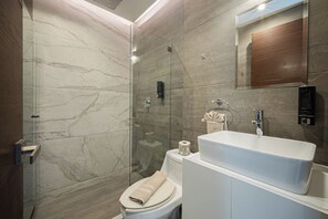 Dusche, Haartrockner, Handtücher, Seife