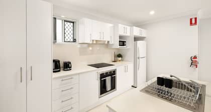 1 Bdr Apt w/ AC & Kitchen | Parking | 314F1