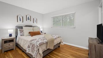 3 chambres, fer et planche à repasser, lit parapluie, Wi-Fi gratuit