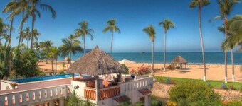 Spacious one bedroom oceanfront apartment 