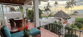 Spacious 2 bedroom oceanfront apartment 