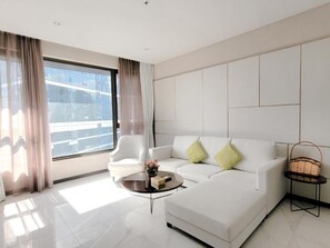 Junior Suite, City View | Egyptian cotton sheets, premium bedding, desk, soundproofing - ASTRA At 8 Kia Peng Suites (Kuala Lumpur)